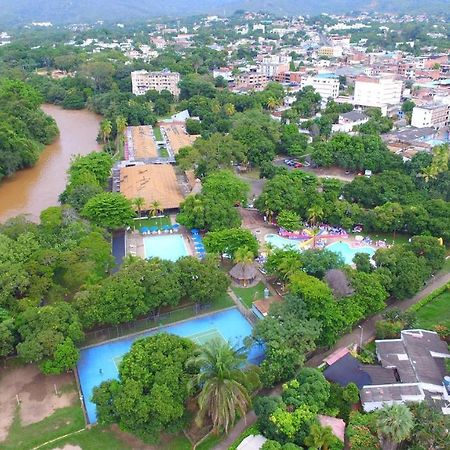 Hotel Guadaira Resort Melgar Extérieur photo