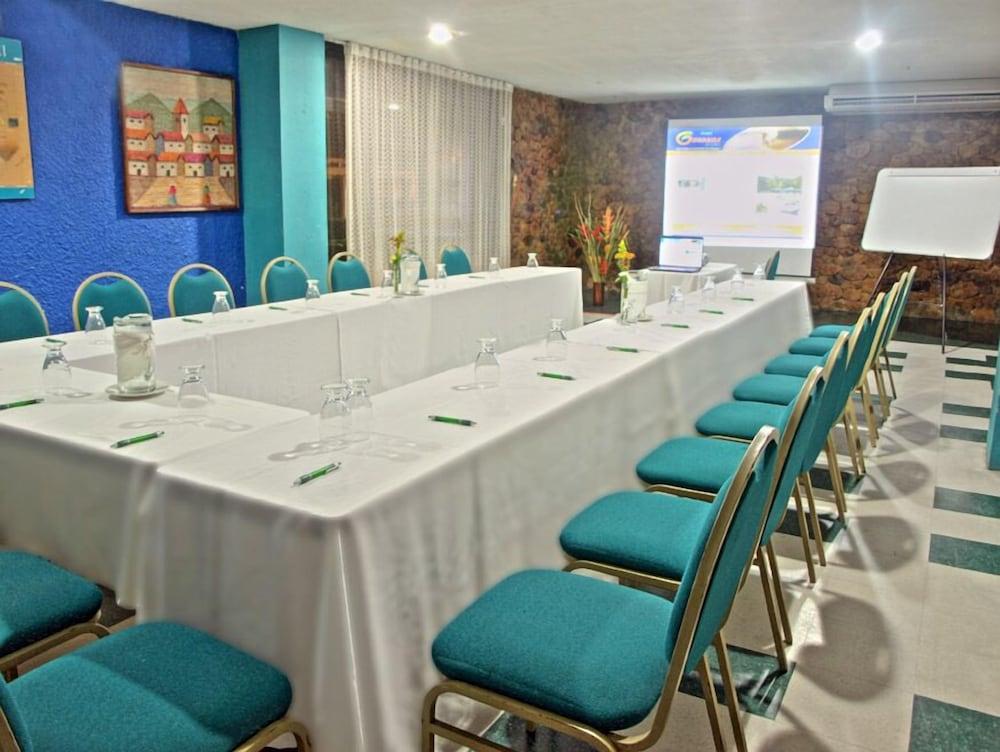 Hotel Guadaira Resort Melgar Extérieur photo